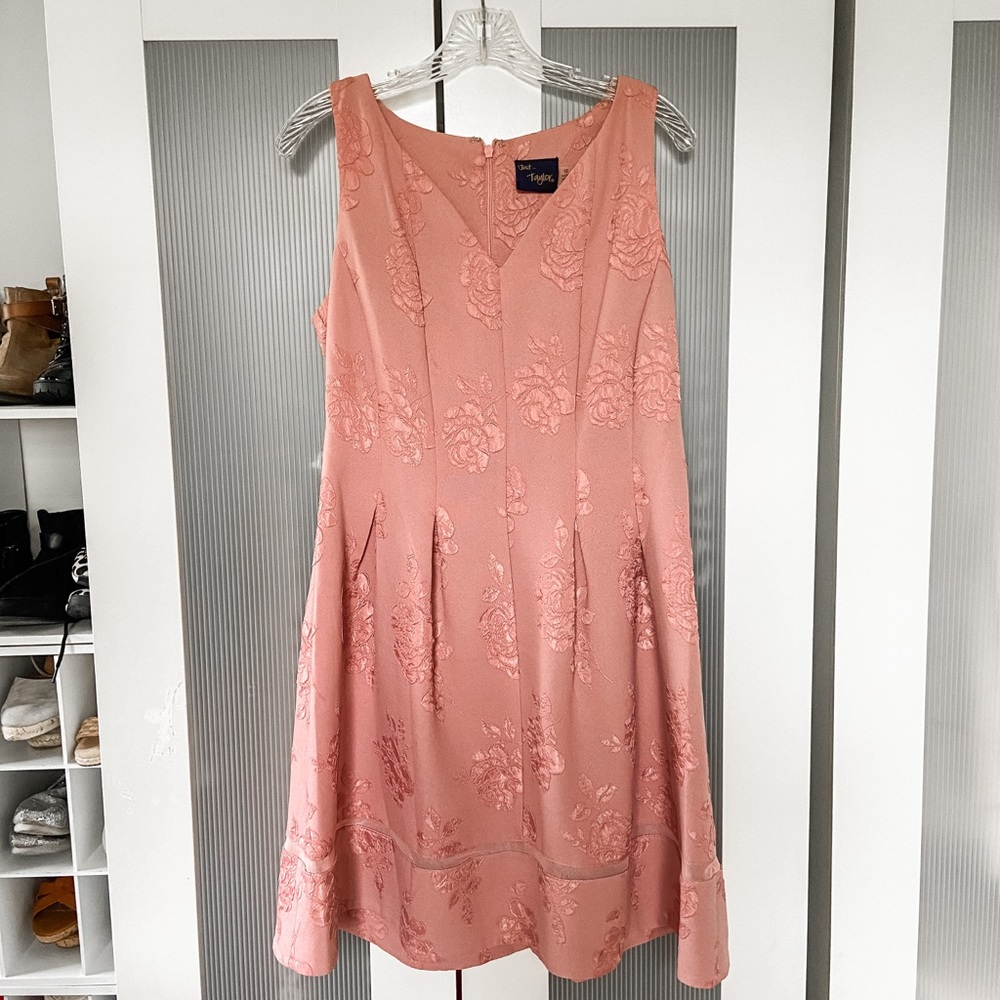 Just Taylor pink floral dress